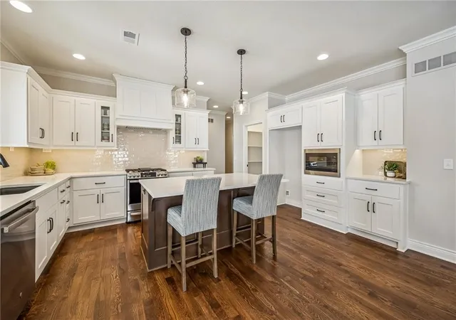 2nd image of 11413 S Waterford Dr, Olathe, KS 66061 | MLS# 2633996