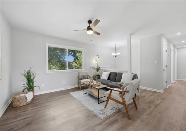 Photo 4 of Single family home for sale at 504 SW Persels Rd, Lees Summit, MO 64081 | MLS# 2633997 | Listing updated on 2026-09-25