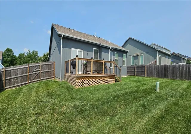 image of 12432 Live Oak Cir, Peculiar, MO 64078 | MLS# 2634000