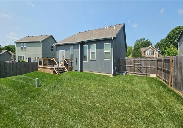 image of 12432 Live Oak Cir, Peculiar, MO 64078 | MLS# 2634000