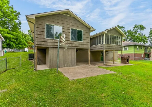 Photo 3 of Sale Pending at 2820 Scott St, St Joseph, MO 64507 | MLS# 2634007 | Listing updated on 2026-09-06