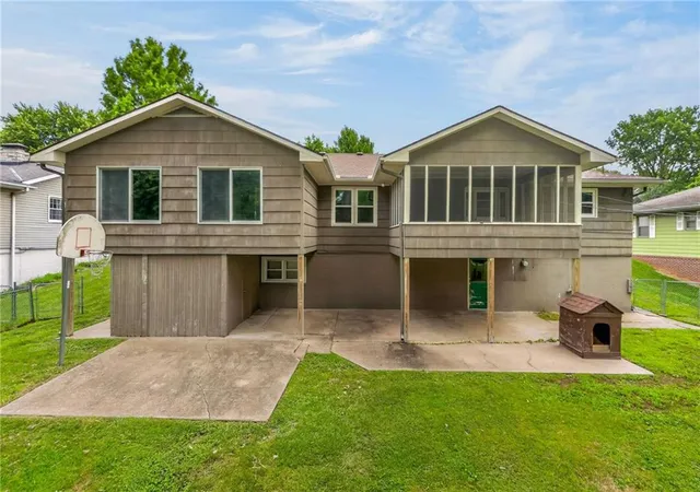 Photo 3 of Single family home for sale at 2820 Scott St, St Joseph, MO 64507 | MLS# 2634007 | Listing updated on 2026-09-24