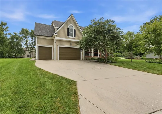 Photo 1 of Single family home for sale at 2250 Sw Forestpark Pl, Lees Summit, MO 64081 | MLS# 2634012 | Listing updated on 2026-10-06