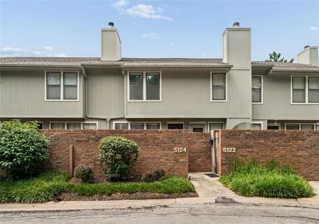 2nd image of 5124 W 62nd St, Mission, KS 66205 | MLS# 2634015