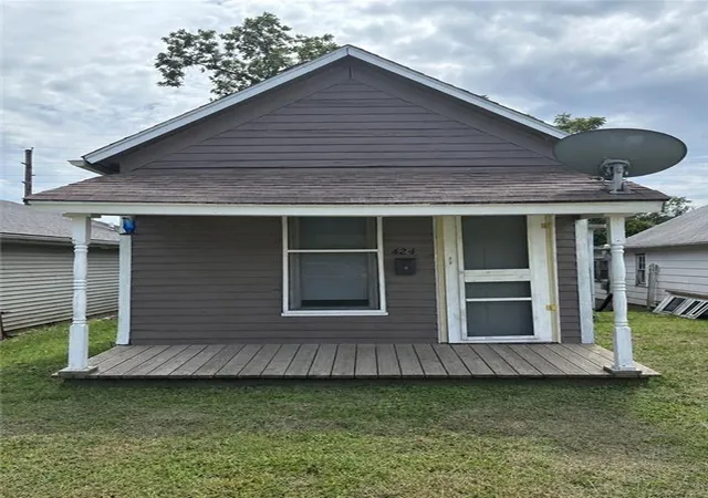 1st image of 424 Thompson Ave, Saint Joseph, MO 64504 | MLS# 2634019