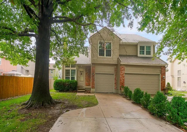 1st image of 10740 W 115Th St, Overland Park, KS 66210 | MLS# 2634021