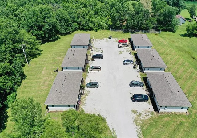 31st image of 300 Oak St, Freeman, MO 64746 | MLS# 2634026