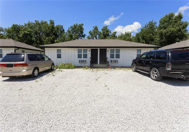 5th image of 300 Oak St, Freeman, MO 64746 | MLS# 2634026