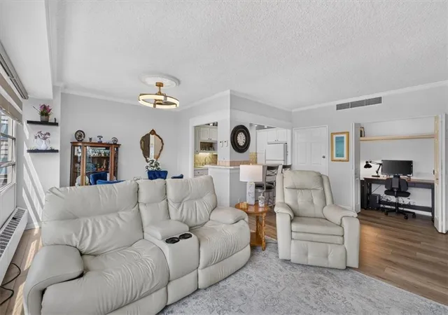 Photo 4 of Sale Pending at 333 W Meyer Blvd #714, Kansas City, MO 64113 | MLS# 2634032 | Listing updated on 2026-10-05