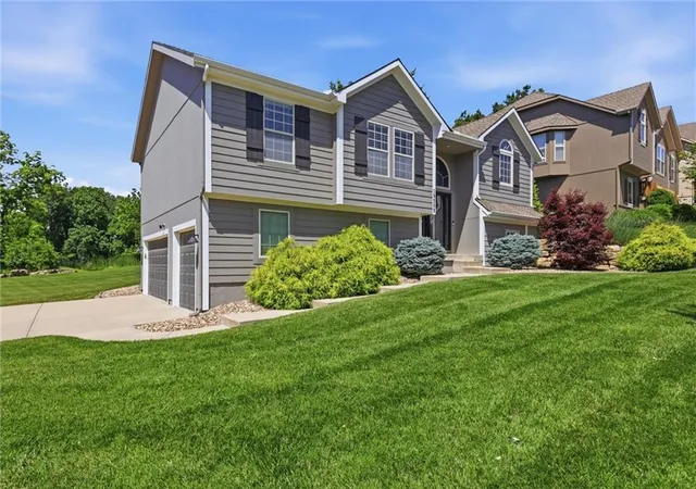 2nd image of 19505 W 110th St, Olathe, KS 66061 | MLS# 2634036