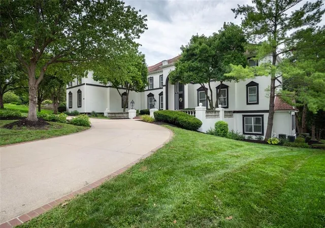 2nd image of 3109 W 118th St, Leawood, KS 66211 | MLS# 2634049