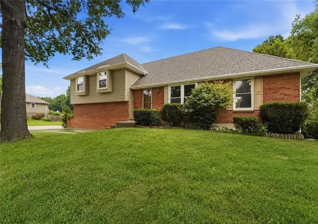 1st image of 400 S Normandy Dr, Olathe, KS 66061 | MLS# 2634053