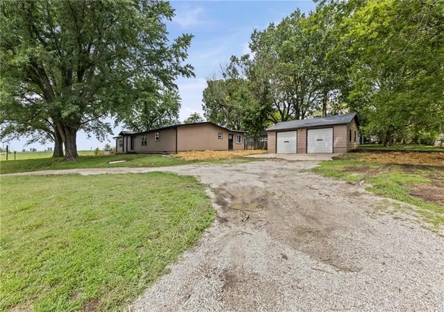 Photo 1 of Single family home for sale at 39135 Plum Crk Rd, Osawatomie, KS 66064 | MLS# 2634055 | Listing updated on 2026-09-21