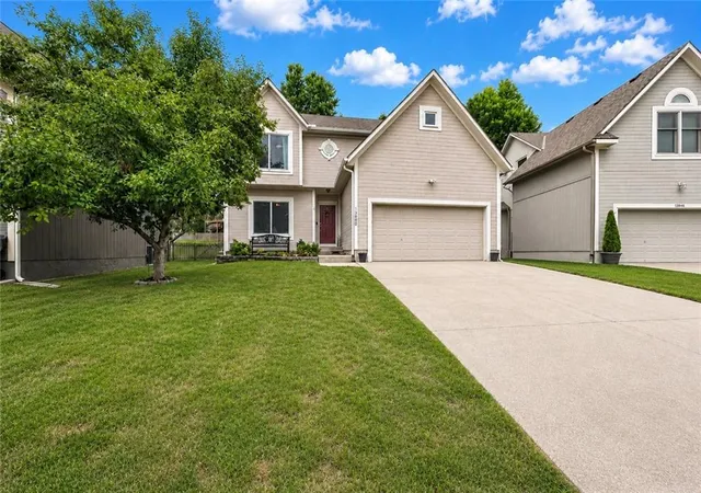 1st image of 13850 S Mullen St, Olathe, KS 66062 | MLS# 2634063