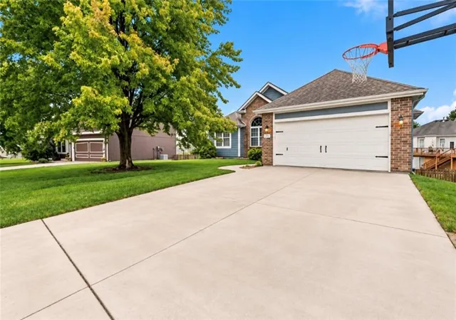 Single family home for sale at 9101 NE 110th Street, Kansas City, MO 64157 | MLS# 2634067