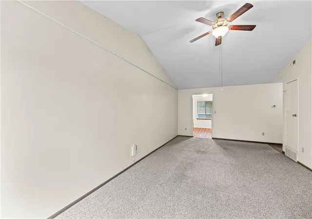 3rd image of 8143 Holmes Rd, Kansas City, MO 64131