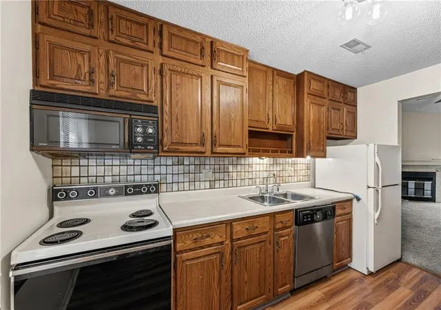 5th image of 8143 Holmes Rd, Kansas City, MO 64131