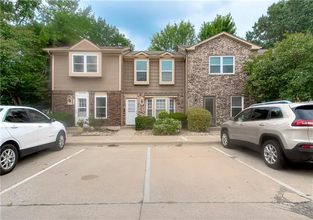 Photo 1 of Townhouse for sale at 727 Sw Liggett Rd #B, Blue Springs, MO 64015 | MLS# 2634075 | Listing updated on 2026-09-04
