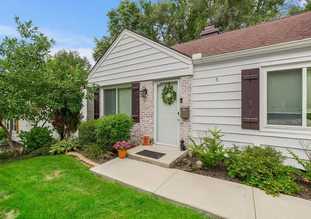 2nd image of 2613 W 76th St, Prairie Village, KS 66208 | MLS# 2634076