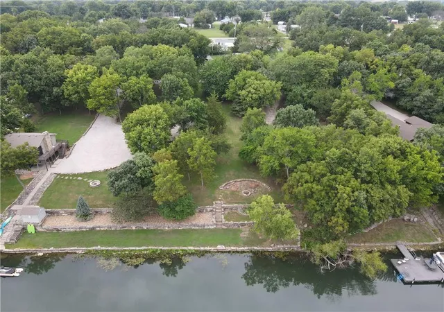2nd image of 46 Timber Valley Dr, Linn Valley, KS 66040 | MLS# 2634078