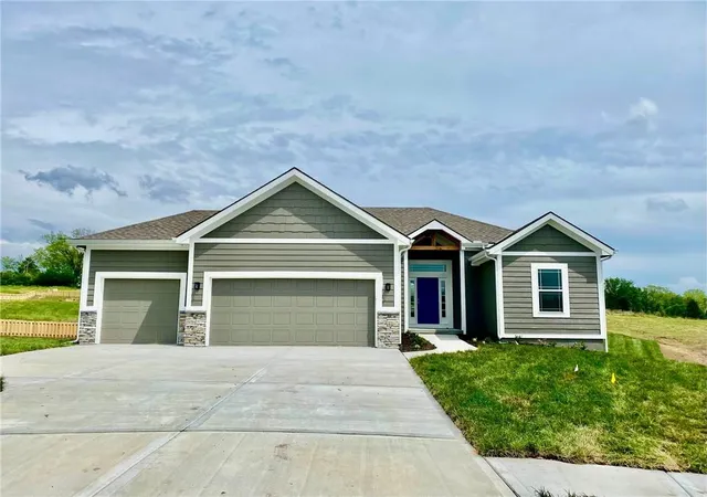Photo 2 of Single family home for sale at 512 Skyview Ln, Liberty, MO 64068 | MLS# 2634082 | Listing updated on 2026-10-08