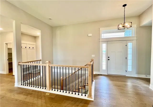 Photo 4 of Single family home for sale at 512 Skyview Ln, Liberty, MO 64068 | MLS# 2634082 | Listing updated on 2026-10-08