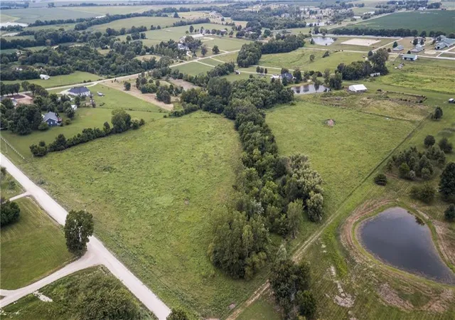 1st image of 11450 W 239th St, Bucyrus, KS 66013 | MLS# 2634085