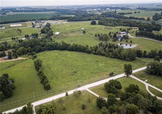 2nd image of 11450 W 239th St, Bucyrus, KS 66013 | MLS# 2634085