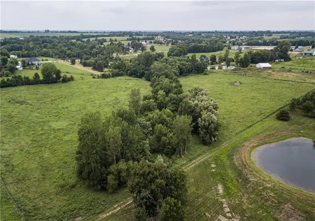 3rd image of 11450 W 239Th St, Bucyrus, KS 66013 | MLS# 2634085