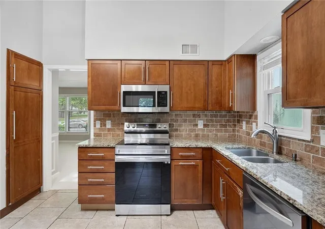image of 7806 Caenen St, Shawnee, KS 66216 | MLS# 2634097