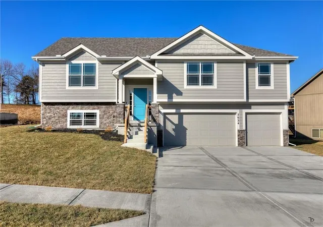Photo 1 of Single family home for sale at 507 Skyview Ln, Liberty, MO 64068 | MLS# 2634106 | Listing updated on 2026-10-08