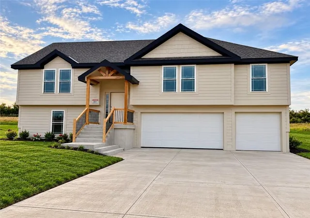 Single family home for sale at 507 Skyview Ln, Liberty, MO 64068 | MLS# 2634106