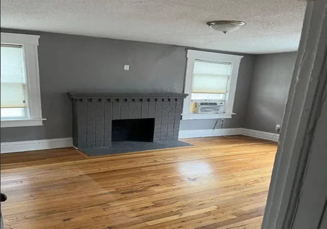 2nd image of 4105 Oak St, Kansas City, MO 64111 | MLS# 2634112