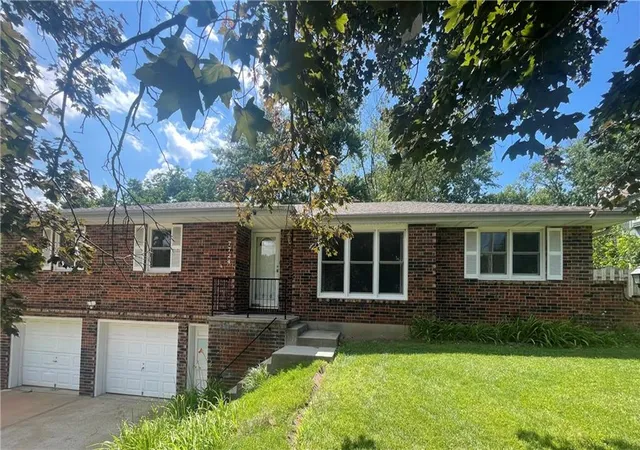Photo 1 of Single family home for sale at 7724 Nw Eastside Dr, Kansas City, MO 64152 | MLS# 2634116 | Listing updated on 2026-08-01