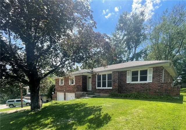Photo 2 of Single family home for sale at 7724 Nw Eastside Dr, Kansas City, MO 64152 | MLS# 2634116 | Listing updated on 2026-08-01