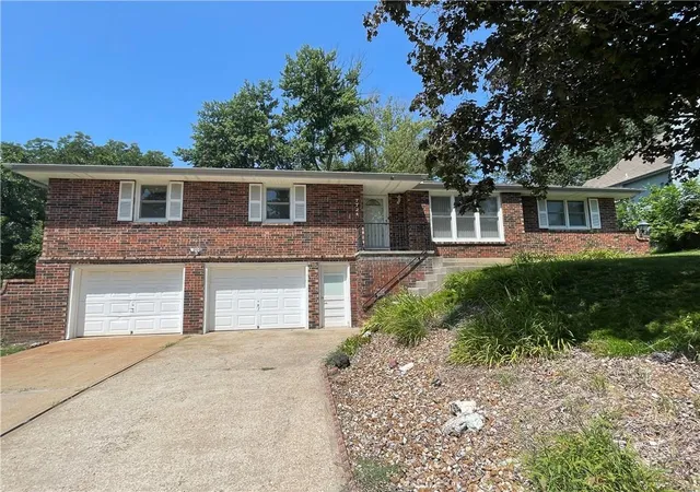 Photo 3 of Single family home for sale at 7724 Nw Eastside Dr, Kansas City, MO 64152 | MLS# 2634116 | Listing updated on 2026-08-01