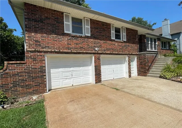 Photo 3 of Single family home for sale at 7724 NW Eastside Dr, Kansas City, MO 64152 | MLS# 2634116 | Listing updated on 2026-08-01