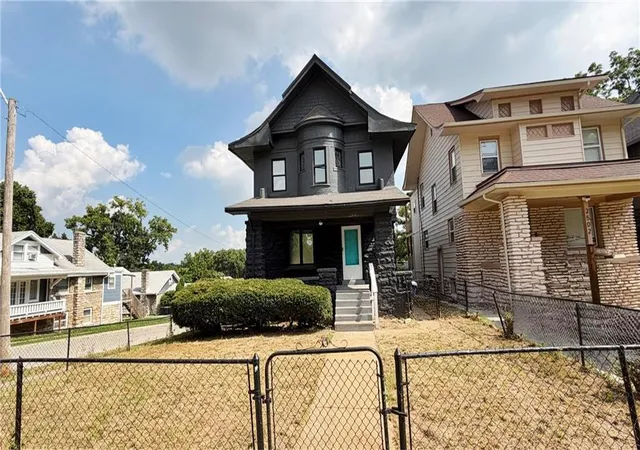 Photo 15 of Single family home for sale at 2500 E 42 Street, Kansas City, MO 64130 | MLS# 2634124 | Listing updated on 2026-08-18