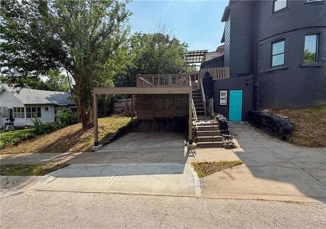 Photo 2 of Single family home for sale at 2500 E 42 Street, Kansas City, MO 64130 | MLS# 2634124 | Listing updated on 2026-08-18