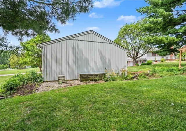 36th image of 2100 Crescent Dr, Liberty, MO 64068 | MLS# 2634125