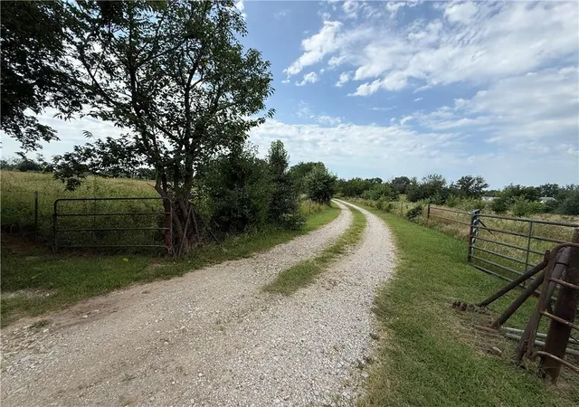 3rd image of 302 College Ave, S Coffeyville, OK 74072 | MLS# 2634132