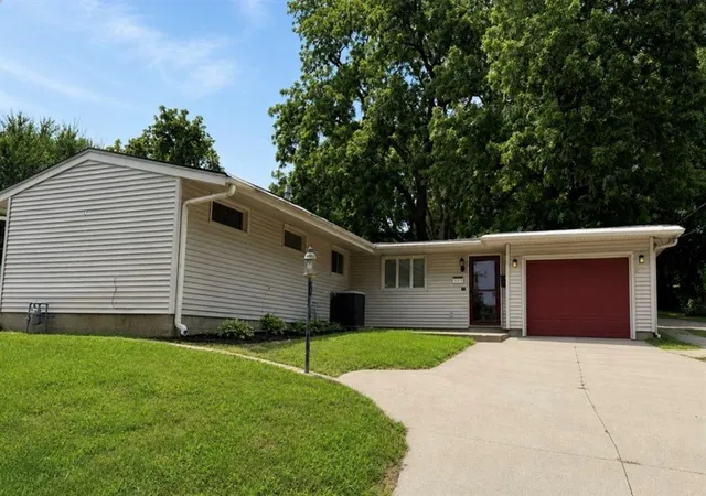1st image of 2214 S 28th St, Saint Joseph, MO 64503 | MLS# 2634134