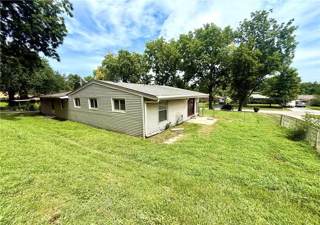 28th image of 2214 S 28th St, Saint Joseph, MO 64503 | MLS# 2634134
