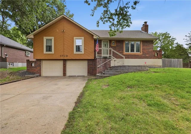 Photo 1 of Single family home for sale at 1712 Sw 20th Street, Blue Springs, MO 64015 | MLS# 2634136 | Listing updated on 2026-10-06