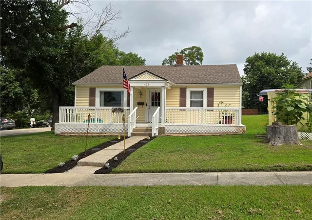 2nd image of 403 E 6th St, Cameron, MO 64429 | MLS# 2634138