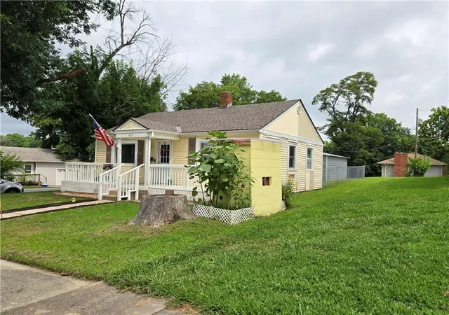 4th image of 403 E 6Th St, Cameron, MO 64429 | MLS# 2634138