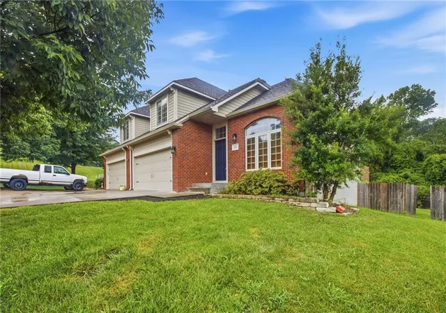 1st image of 805 N Fieldstone Dr, Lawrence, KS 66049 | MLS# 2634139