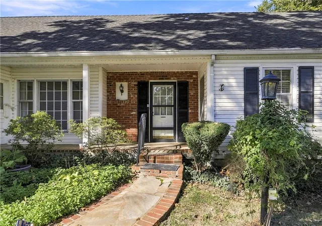 Photo 2 of Single family home for sale at 8136 Outlook Ln, Prairie Village, KS 66208 | MLS# 2634142 | Listing updated on 2026-10-18