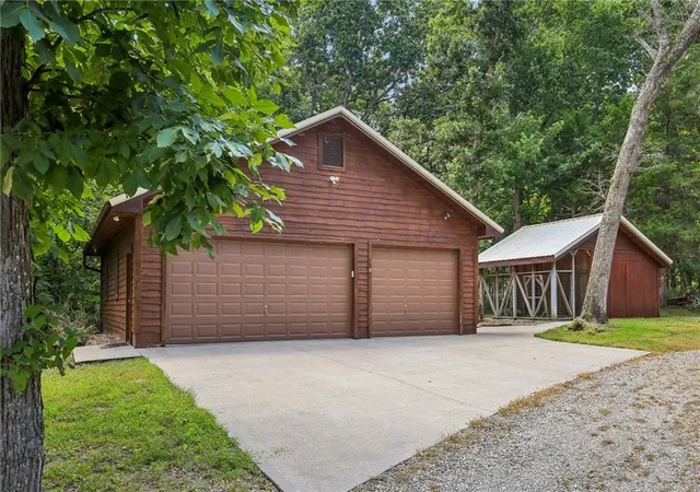 4th image of 110 Se 1804P Ln, Clinton, MO 64735 | MLS# 2634143