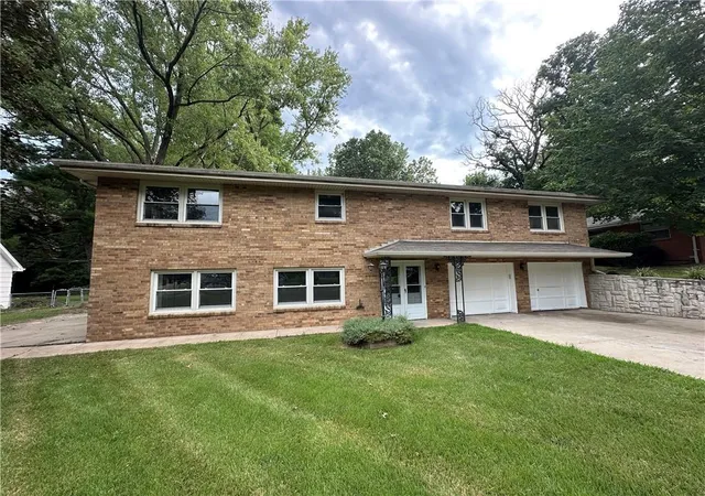 Photo 1 of Sale Pending at 430 Nw 58th Street, Kansas City, MO 64118 | MLS# 2634148 | Listing updated on 2026-08-04